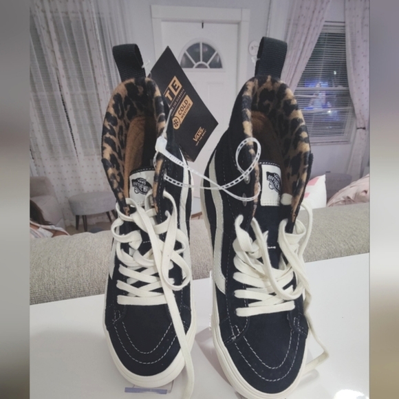VANS Sk8- MTE 1 High Black And White Gum Size 7 Men 8.5 Women's Cool Weather - Picture 3 of 11
